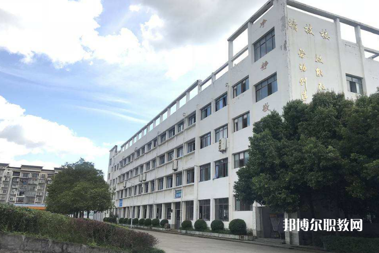 云南化工學(xué)校2022年學(xué)費(fèi)、收費(fèi)多少