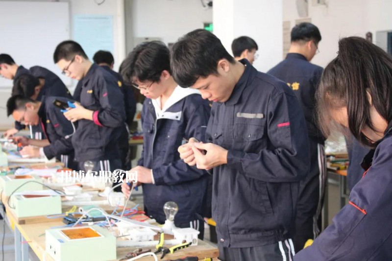 杭州建設(shè)職業(yè)學(xué)校2022年招生辦聯(lián)系電話(huà)