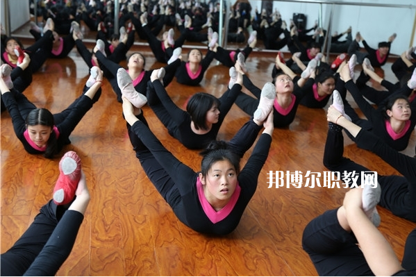 重慶榮昌職業(yè)教育中心2022年學(xué)費、收費多少