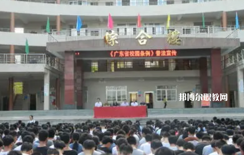 信宜丁堡高級職業(yè)技術學校2022年報名條件、招生要求、招生對象