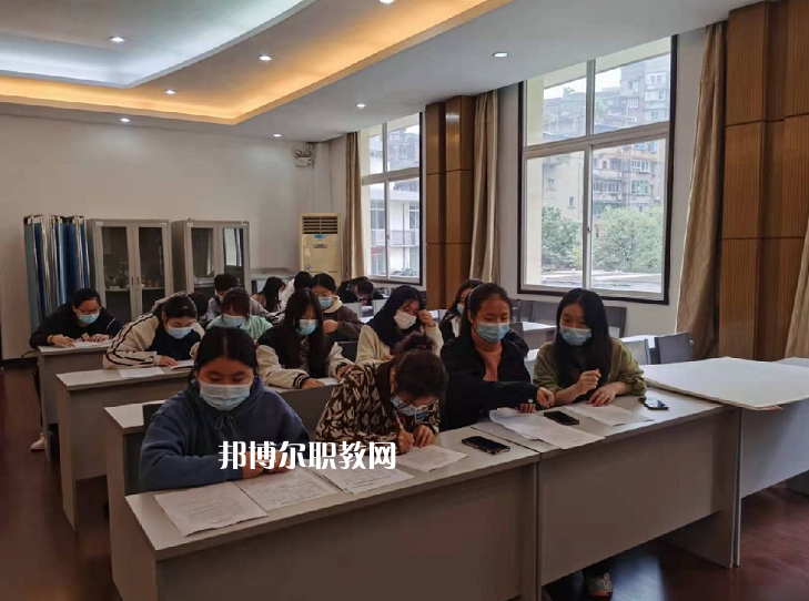 四川內(nèi)江醫(yī)科學(xué)校2022年學(xué)費、收費多少