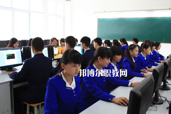 眉山華西航空旅游學(xué)校2022年報(bào)名條件、招生要求、招生對(duì)象