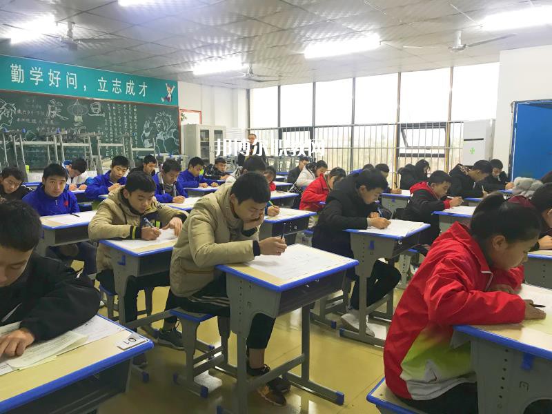 四川達(dá)州鳳凰職業(yè)技術(shù)學(xué)校2022年報名條件、招生要求、招生對象