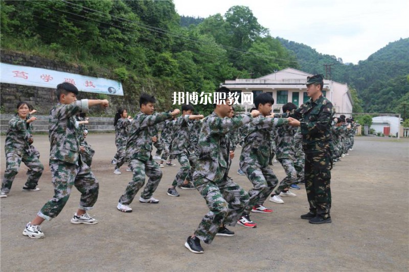 達(dá)州百島湖職業(yè)技術(shù)學(xué)校2022年報名條件、招生要求、招生對象