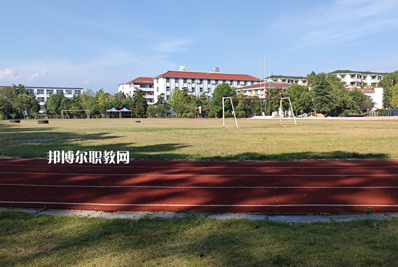 云南臨滄衛(wèi)生學(xué)校2022年報名條件、招生要求、招生對象