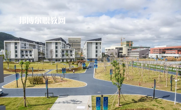 玉溪工業(yè)財貿學校2022年報名條件、招生要求、招生對象