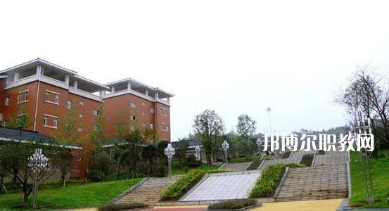 廣東新興中藥學(xué)校2022年報名條件、招生要求、招生對象