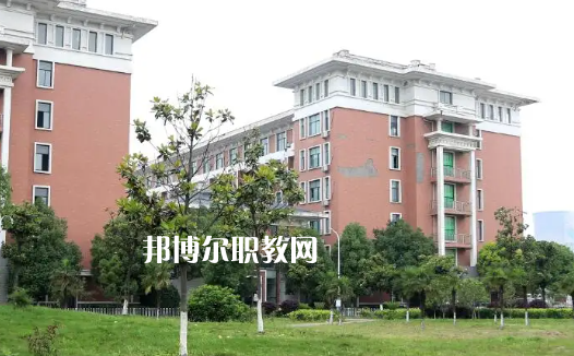 湖北機(jī)械工業(yè)學(xué)校2022年報(bào)名條件、招生要求、招生對(duì)象