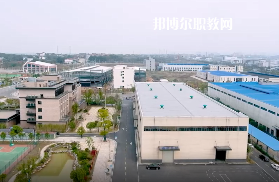 長沙中遠職業(yè)中專學校3