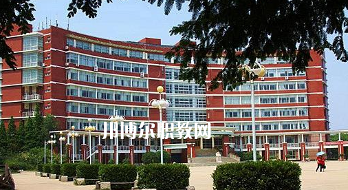 青島高職?？圃盒Ｅ琶?強(qiáng)