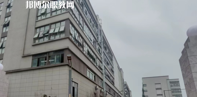 重慶市渝北區(qū)竟成中學(xué)校地址在哪里，哪個地區(qū)，哪個城市?