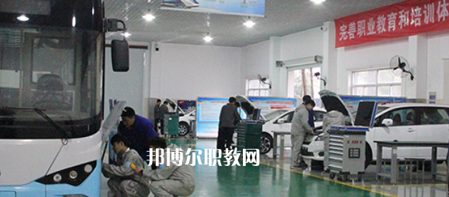 南京市公用事業(yè)技工學(xué)校地址在哪里，哪個(gè)地區(qū)，哪個(gè)城市?