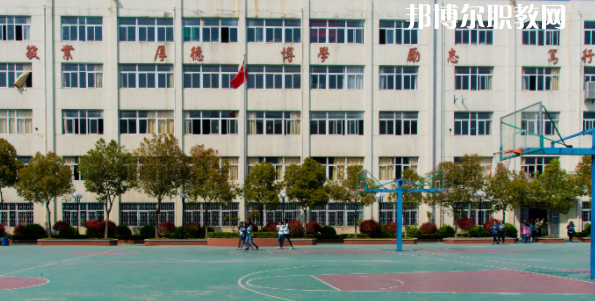 南京工業(yè)技術(shù)學(xué)校地址在哪里，哪個地區(qū)，哪個城市?