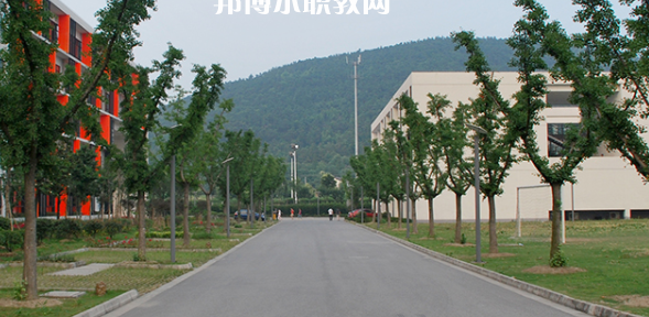蘇州市紡織工業(yè)職工中等專業(yè)學校地址在哪里，哪個地區(qū)，哪個城市?