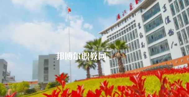 浦江縣職業(yè)技術(shù)學(xué)校招生計(jì)劃人數(shù)根據(jù)專業(yè)不同，計(jì)劃也是不同的，例如：幼兒保育招生40人，學(xué)前教育招生57人，普職融通招生150人，工藝美術(shù)招生150人，淘寶美工招生40人，等等，邦博爾小編為大家整理了浦江縣職業(yè)技術(shù)學(xué)校招生計(jì)劃人數(shù)詳細(xì)內(nèi)容，信息僅供參考，如有變動(dòng)，以學(xué)校官方最新消息為準(zhǔn)。  一、浦江縣職業(yè)技術(shù)學(xué)校招生計(jì)劃一覽表 二、浦江縣職業(yè)技術(shù)學(xué)校招生情況 1、浦江縣職業(yè)技術(shù)學(xué)校招生條件、要求  遵紀(jì)守法、熱愛(ài)勞動(dòng)、文明禮貌、樸實(shí)誠(chéng)信;  無(wú)疾病、無(wú)傳染病、無(wú)慢性病史、無(wú)犯罪史、無(wú)嚴(yán)重違紀(jì)史;  身體健康，學(xué)生品行端正。  2、浦江縣職業(yè)技術(shù)學(xué)校招生對(duì)象  招收應(yīng)屆、歷屆初中畢業(yè)及以上文化程度的學(xué)生  三、浦江縣職業(yè)技術(shù)學(xué)校簡(jiǎn)介 學(xué)校有全國(guó)職教名師、省特級(jí)教師、大師名家、省市教壇新秀、省技術(shù)能手、市學(xué)科帶頭人40多人。智慧校園管理系統(tǒng)、體育館、圖書館、電子閱覽室、校內(nèi)外實(shí)訓(xùn)基地等，教學(xué)設(shè)施一應(yīng)俱全。  學(xué)校設(shè)有浦江縣職業(yè)技能培訓(xùn)中心和職業(yè)技能鑒定中心。  四、浦江縣職業(yè)技術(shù)學(xué)?？诒?校友評(píng)價(jià)：浦江縣職業(yè)技術(shù)學(xué)校辦學(xué)特色鮮明，教學(xué)設(shè)施一應(yīng)俱全，為本地經(jīng)濟(jì)建設(shè)和社會(huì)發(fā)展培養(yǎng)高技能人才。  校友評(píng)價(jià)：浦江縣職業(yè)技術(shù)學(xué)校教學(xué)設(shè)備比較齊全，老師工作認(rèn)真，領(lǐng)導(dǎo)班子心齊。