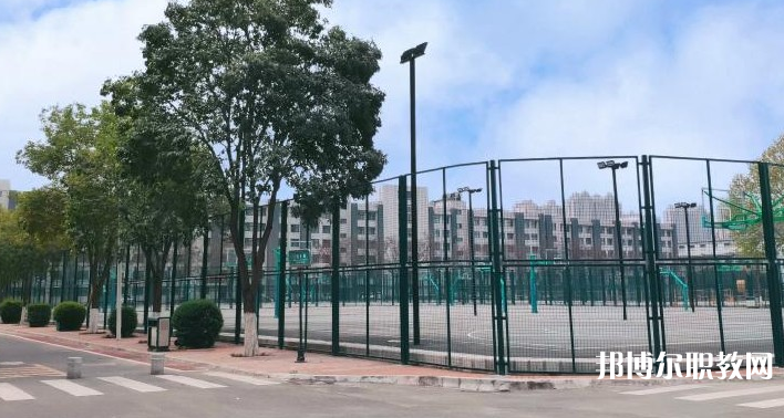 西安外事技工學(xué)校地址，乘車路線