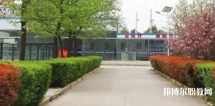 西安軌道交通技師學(xué)院地址，乘車路線