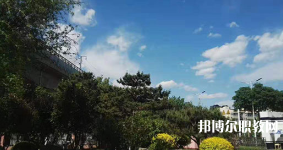 唐山市豐南區(qū)中等專業(yè)學(xué)校地址，乘車路線