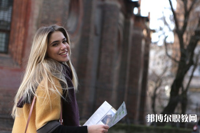 湖北哪里的職業(yè)學(xué)校能讀美發(fā)與形象設(shè)計(jì)專業(yè) 湖北哪里的職業(yè)學(xué)校能讀美發(fā)與形象設(shè)計(jì)專業(yè)