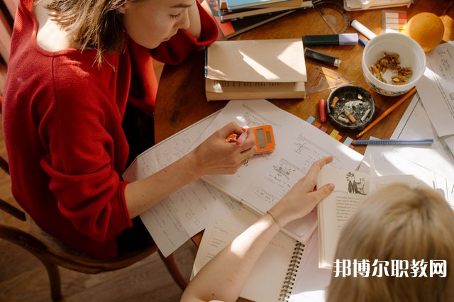 湖南哪里的中專學(xué)校能讀輸配電線路施工與運行專業(yè)