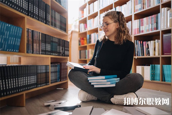 湖南哪里的中專學(xué)校能讀美容美發(fā)與形象設(shè)計專業(yè) 湖南哪里的中專學(xué)校能讀美容美發(fā)與形象設(shè)計專業(yè)