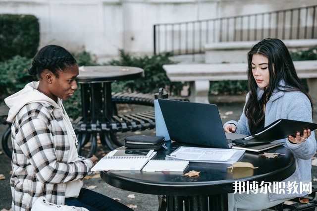 湖南哪里的中專學(xué)校能讀網(wǎng)絡(luò)安防系統(tǒng)安裝與維護(hù)專業(yè)