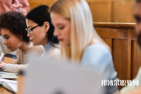 湖南哪里的中專學(xué)校能讀計算機(jī)技術(shù)專業(yè)