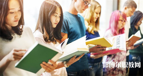 湖南哪里的中專學(xué)校能讀聲樂(lè)專業(yè)