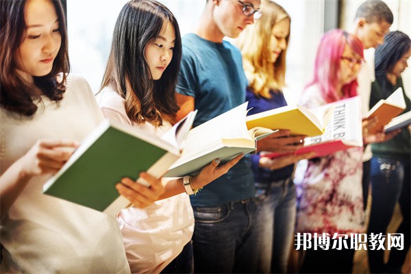 湖南哪里的中職學(xué)校能讀計(jì)算機(jī)動(dòng)漫設(shè)計(jì)專業(yè)