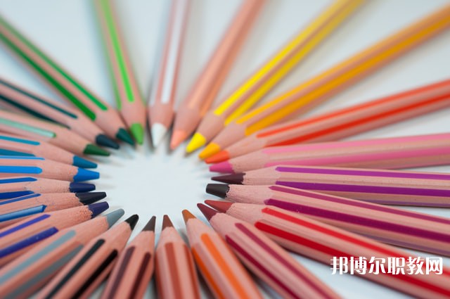 湖南哪里的中專學(xué)校能讀播音主持藝術(shù)專業(yè) 湖南哪里的中專學(xué)校能讀播音主持藝術(shù)專業(yè)