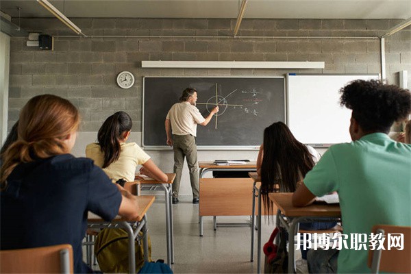 廣東哪里的技工學(xué)校能讀汽車(chē)運(yùn)用與維修專(zhuān)業(yè) 廣東哪里的技工學(xué)校能讀汽車(chē)運(yùn)用與維修專(zhuān)業(yè)