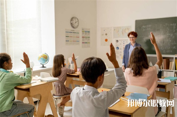 廣東哪里的技工學(xué)校能讀美容美發(fā)與造型專業(yè) 廣東哪里的技工學(xué)校能讀美容美發(fā)與造型專業(yè)