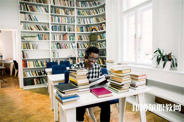 廣西哪里的職業(yè)學(xué)校能讀針織技術(shù)與針織服裝專業(yè) 廣西哪里的職業(yè)學(xué)校能讀針織技術(shù)與針織服裝專業(yè)