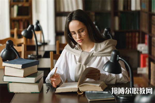廣西哪里的職業(yè)學(xué)校能讀航空地勤(地勤、票務(wù)方向)專(zhuān)業(yè)