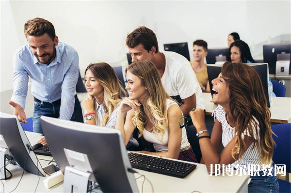 廣西哪里的中專學校能讀商務外語(民航旅游、民航安檢)專業(yè)