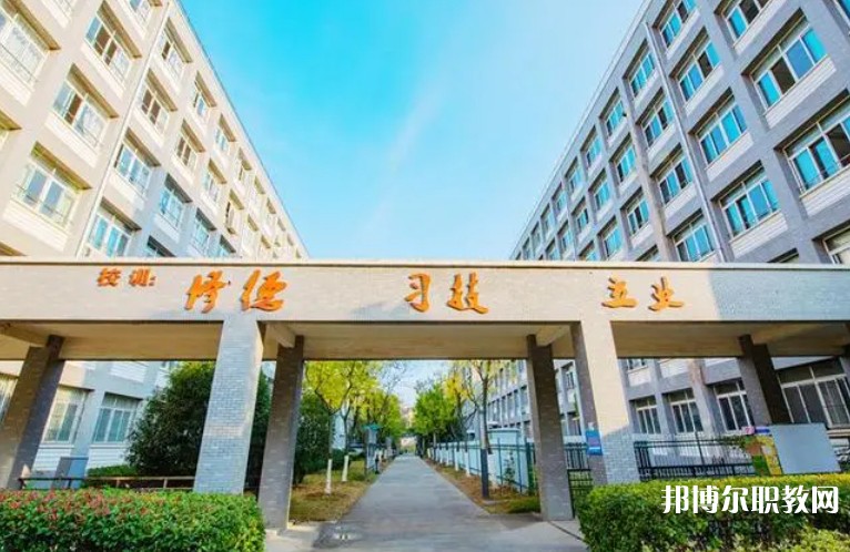 2024青島西海岸新區(qū)職業(yè)中等專業(yè)學(xué)校招生計劃 招生人數(shù)是多少(附要求、條件、對象)