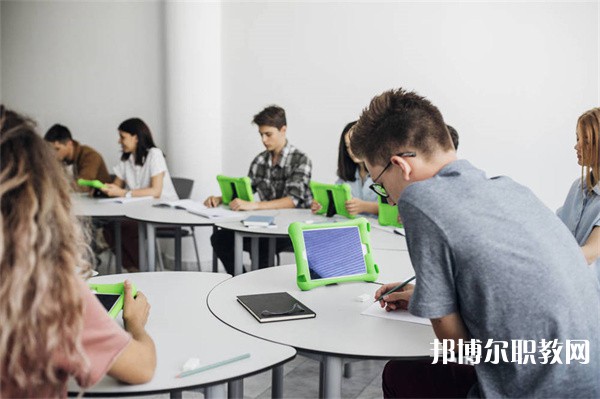 湖南哪里的中專學校能讀羽毛球專業(yè)