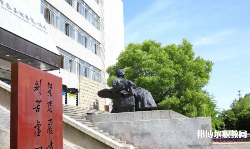 2025魯迅美術(shù)學(xué)院附屬中等美術(shù)學(xué)校招生計(jì)劃 招生人數(shù)是多少(附要求、條件、對(duì)象)