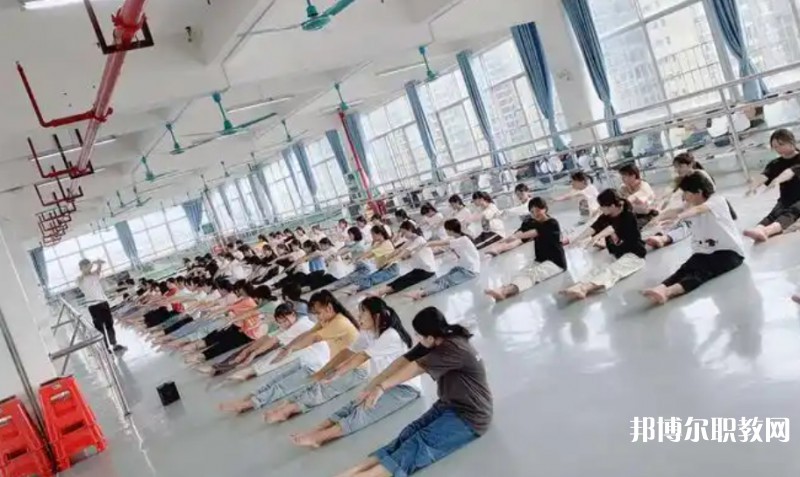 2025南寧商貿學校招生計劃 招生人數(shù)是多少(附要求、條件、對象)
