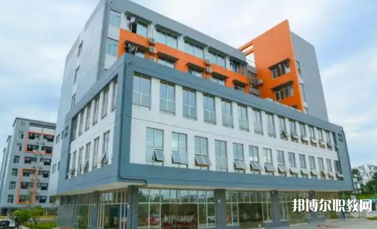 2025廣西新聞出版技工學(xué)校招生計(jì)劃 招生人數(shù)是多少(附要求、條件、對(duì)象)