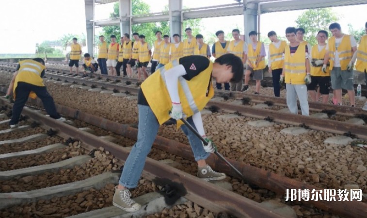 甘肅2025年現(xiàn)在讀鐵路學(xué)校什么專(zhuān)業(yè)好