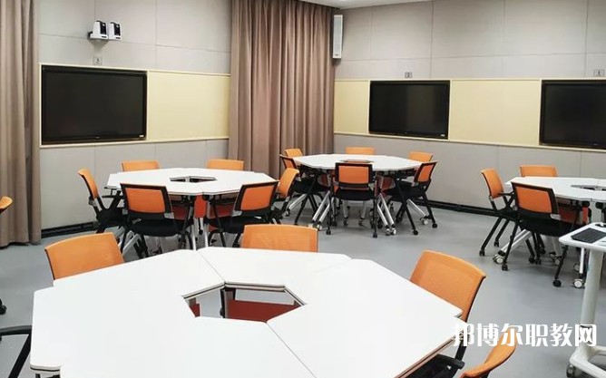 江蘇2025年讀鐵路學(xué)校多少錢