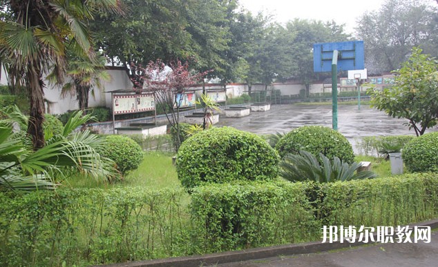 自貢2025年初中生女生讀什么鐵路學(xué)校好